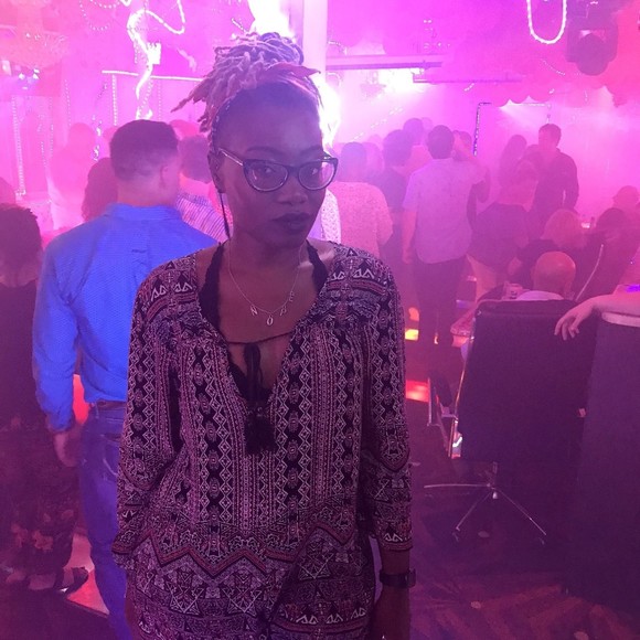 Meet your Posher, Charisse - Picture 1 of 1